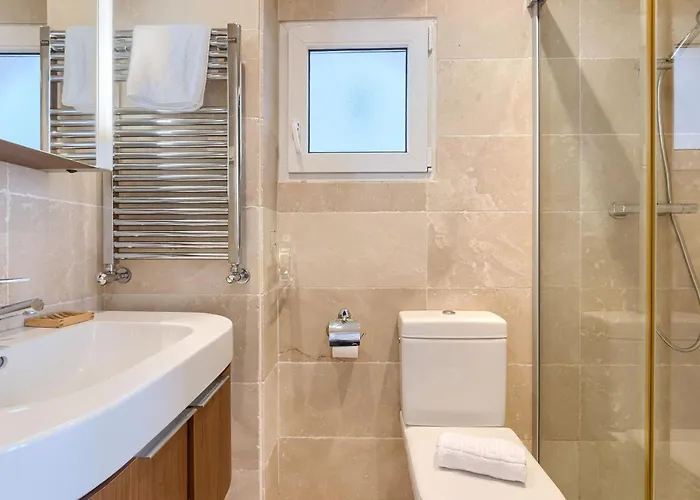 Azkuna Plaza & Vista Alegre By Next Stop * Bilbao