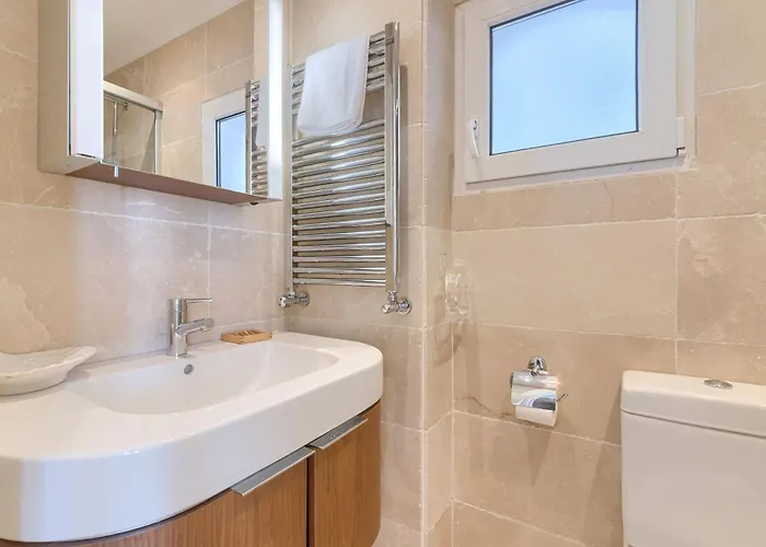 Azkuna Plaza & Vista Alegre By Next Stop * Bilbao